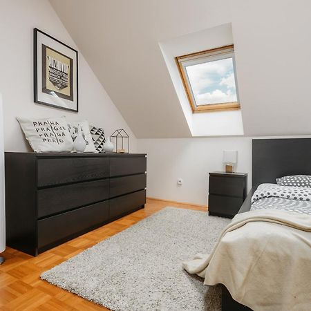 Roy 2 Bdr Apartment With Prague Castle View, Parking & Ac المظهر الخارجي الصورة