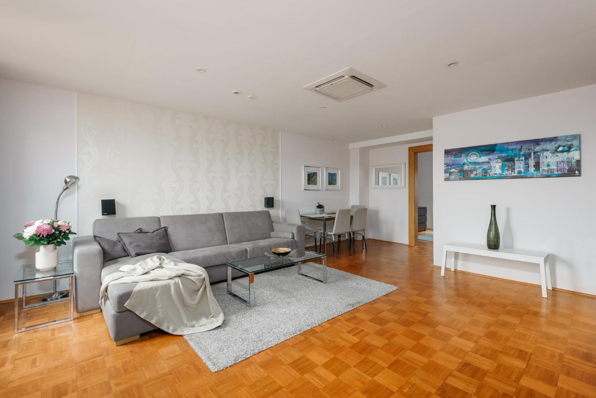 Roy 2 Bdr Apartment With Prague Castle View, Parking & Ac المظهر الخارجي الصورة