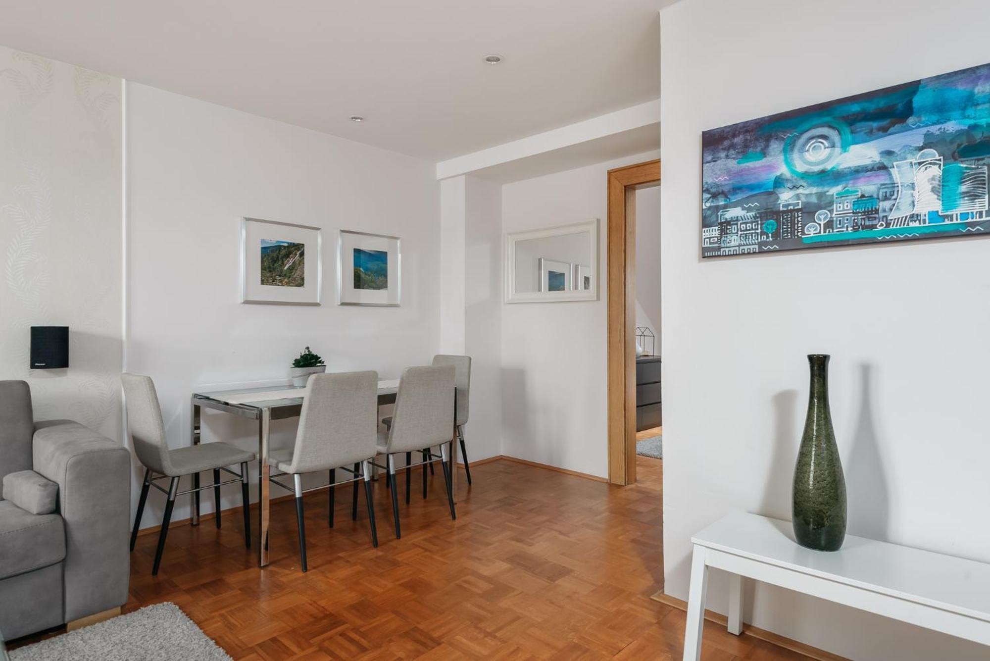 Roy 2 Bdr Apartment With Prague Castle View, Parking & Ac المظهر الخارجي الصورة