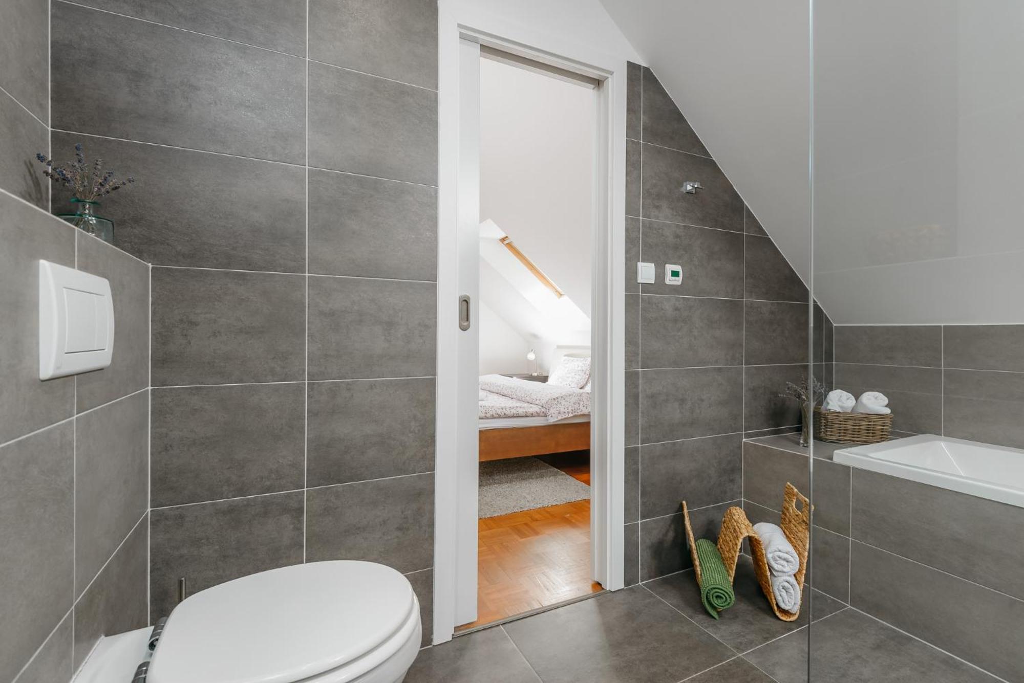 Roy 2 Bdr Apartment With Prague Castle View, Parking & Ac المظهر الخارجي الصورة