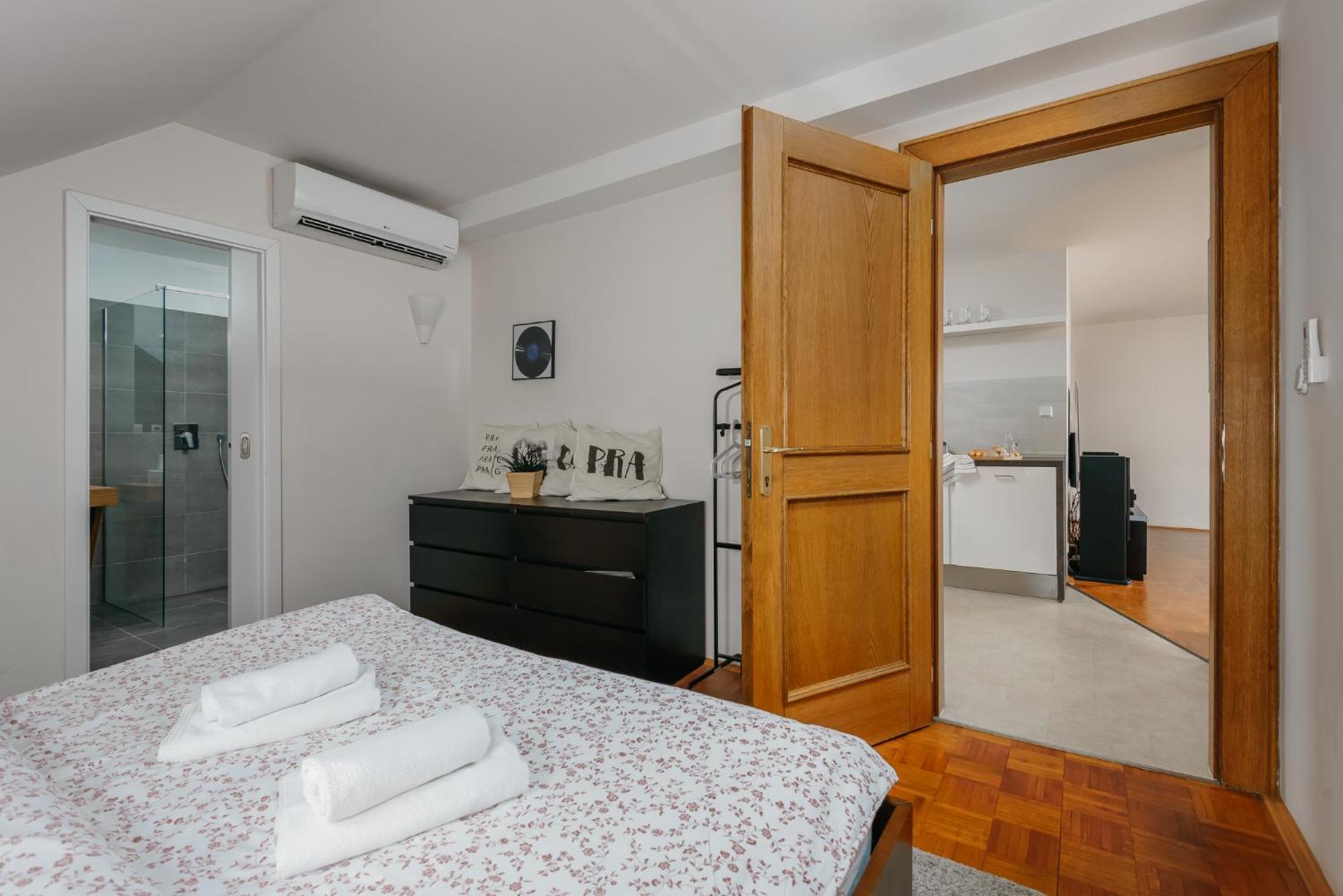 Roy 2 Bdr Apartment With Prague Castle View, Parking & Ac المظهر الخارجي الصورة