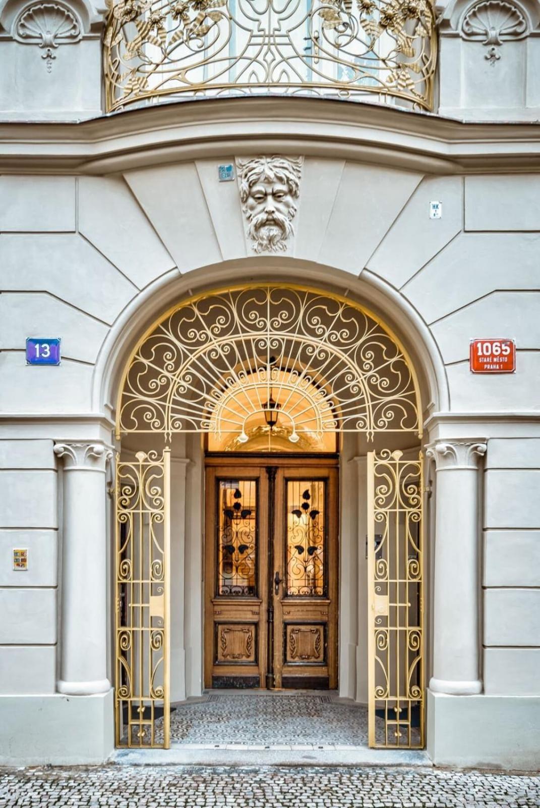 Roy 2 Bdr Apartment With Prague Castle View, Parking & Ac المظهر الخارجي الصورة