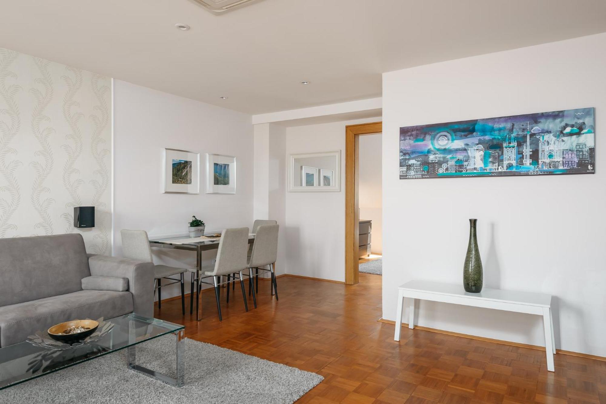Roy 2 Bdr Apartment With Prague Castle View, Parking & Ac المظهر الخارجي الصورة
