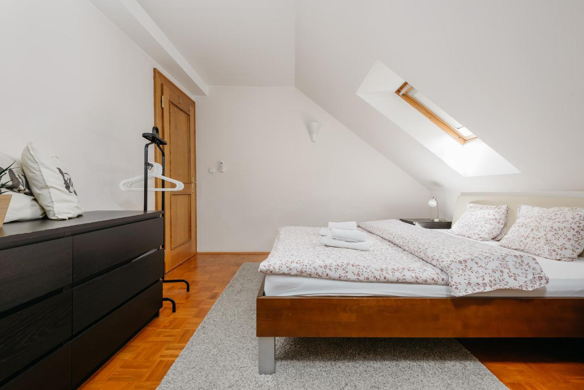 Roy 2 Bdr Apartment With Prague Castle View, Parking & Ac المظهر الخارجي الصورة