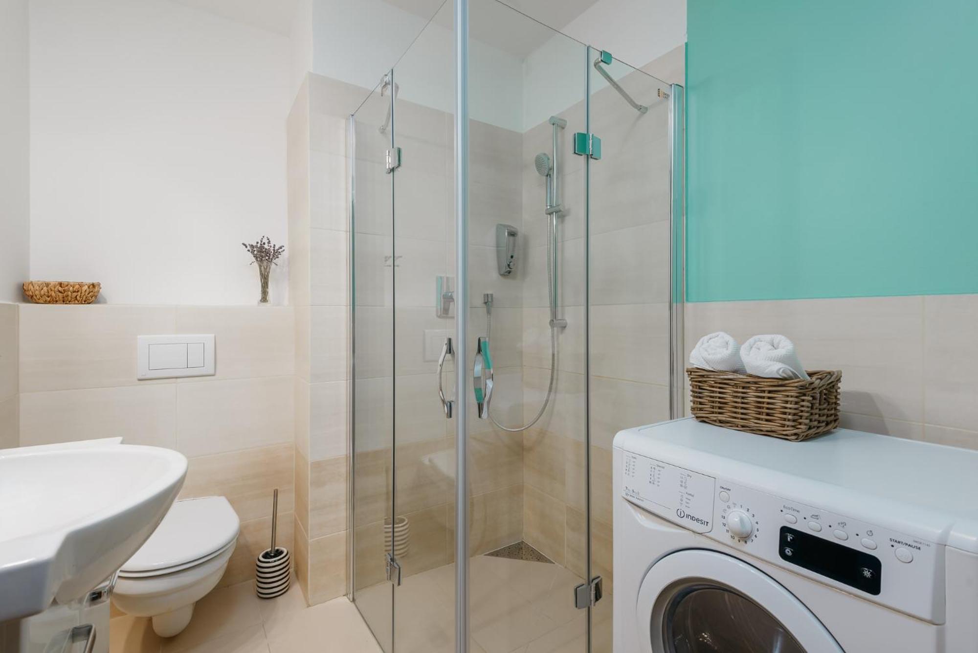 Roy 2 Bdr Apartment With Prague Castle View, Parking & Ac المظهر الخارجي الصورة