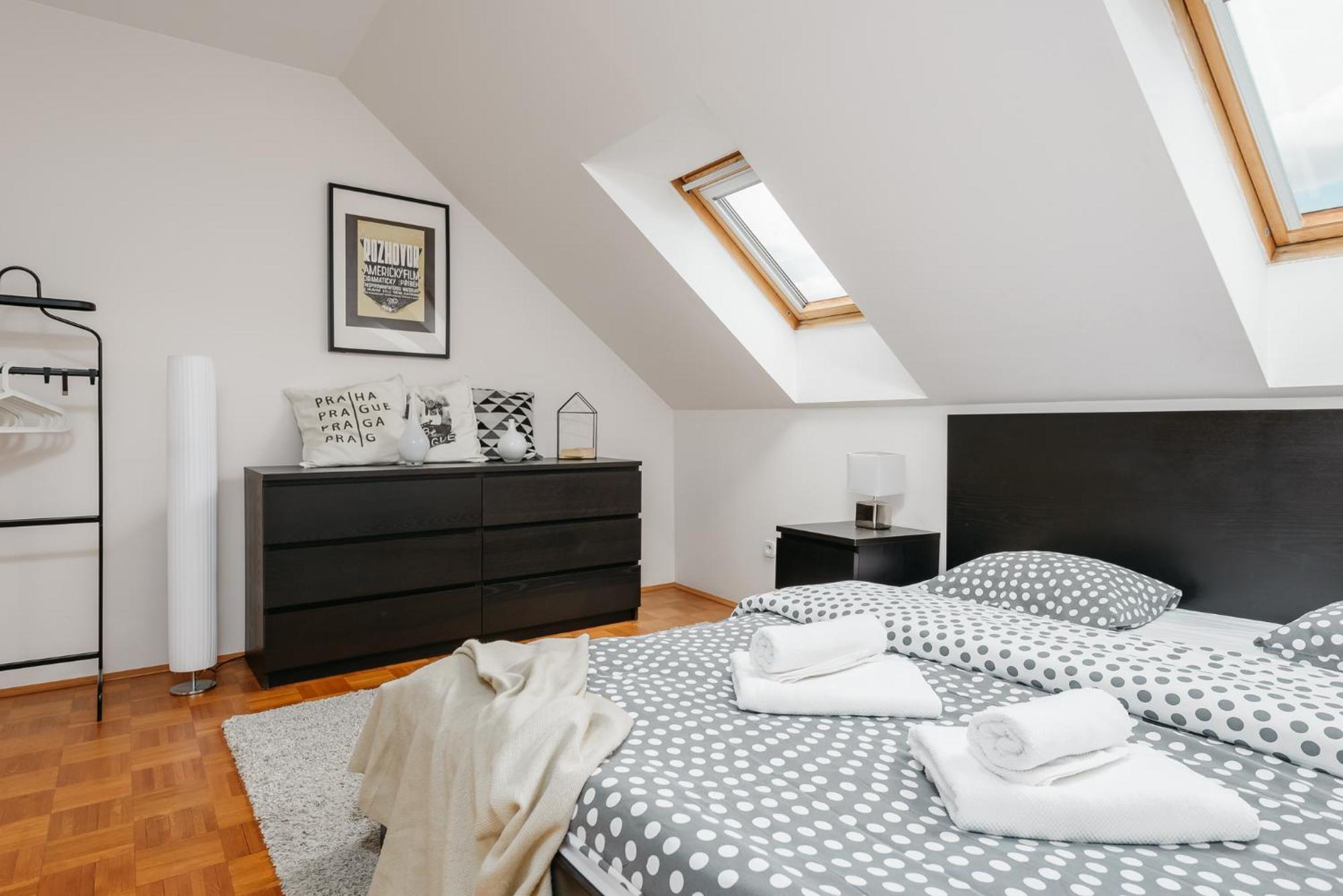 Roy 2 Bdr Apartment With Prague Castle View, Parking & Ac المظهر الخارجي الصورة