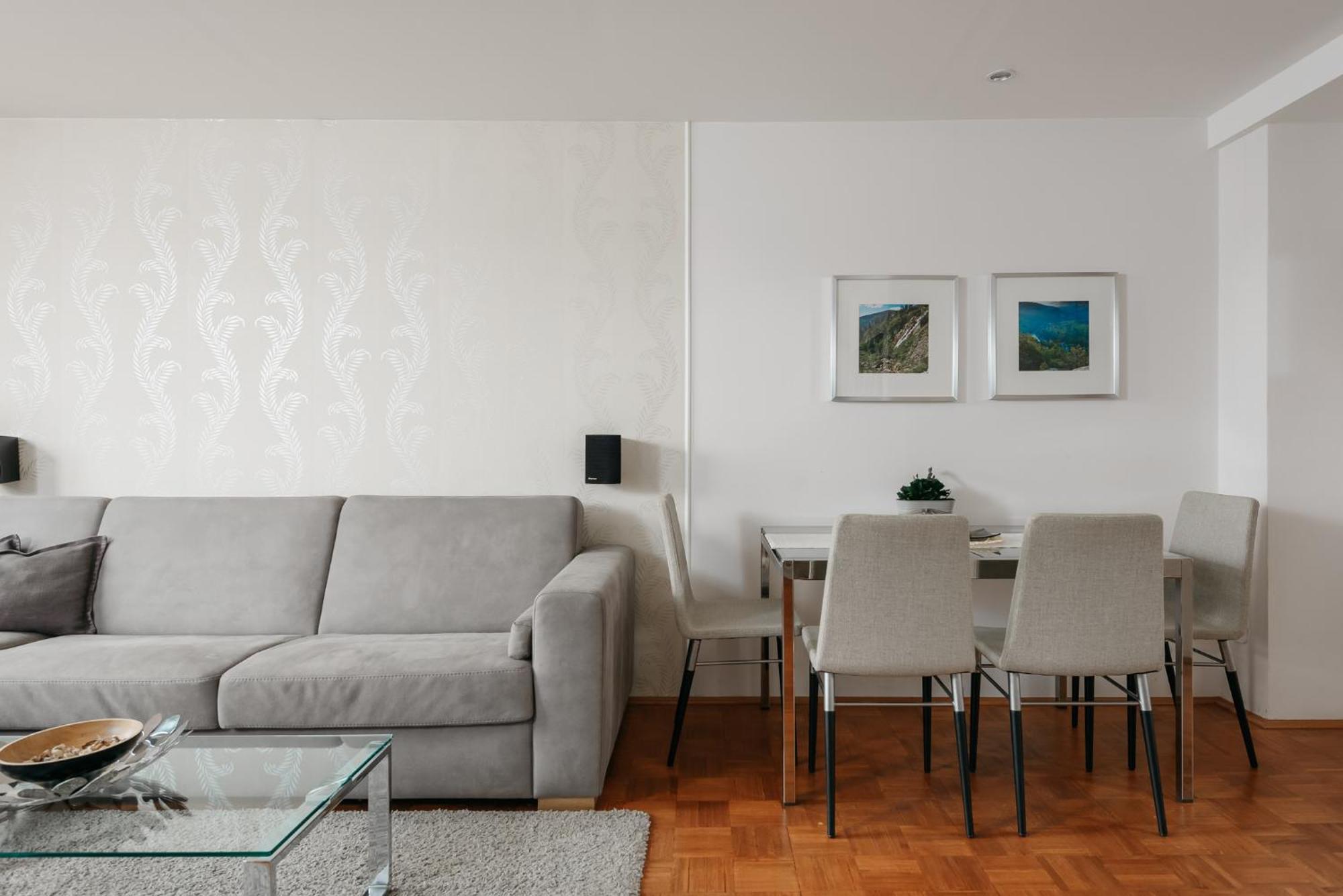 Roy 2 Bdr Apartment With Prague Castle View, Parking & Ac المظهر الخارجي الصورة
