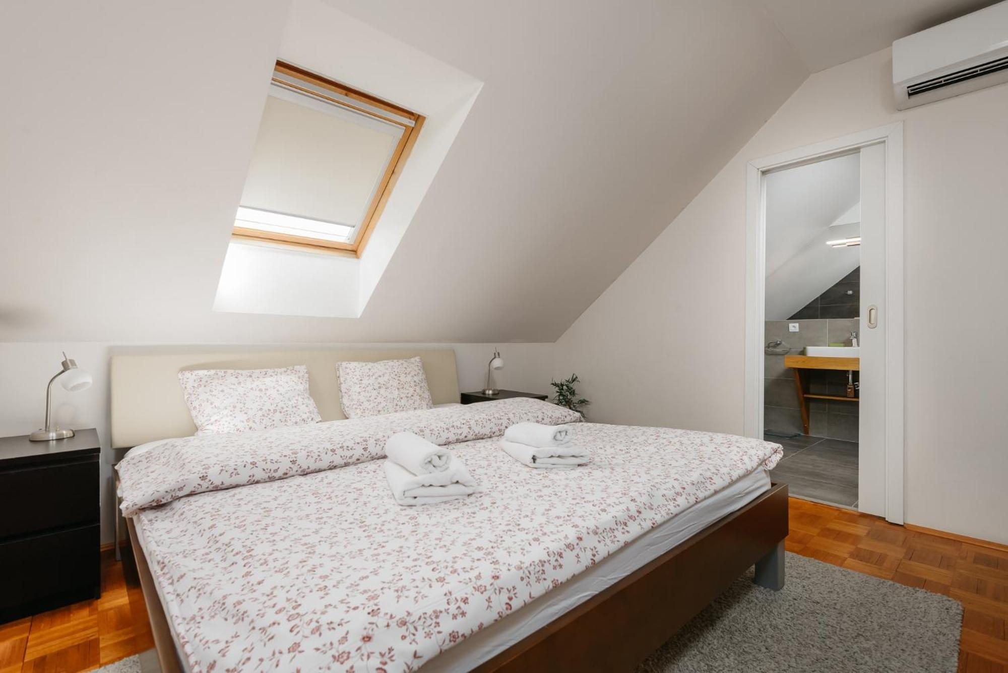 Roy 2 Bdr Apartment With Prague Castle View, Parking & Ac المظهر الخارجي الصورة