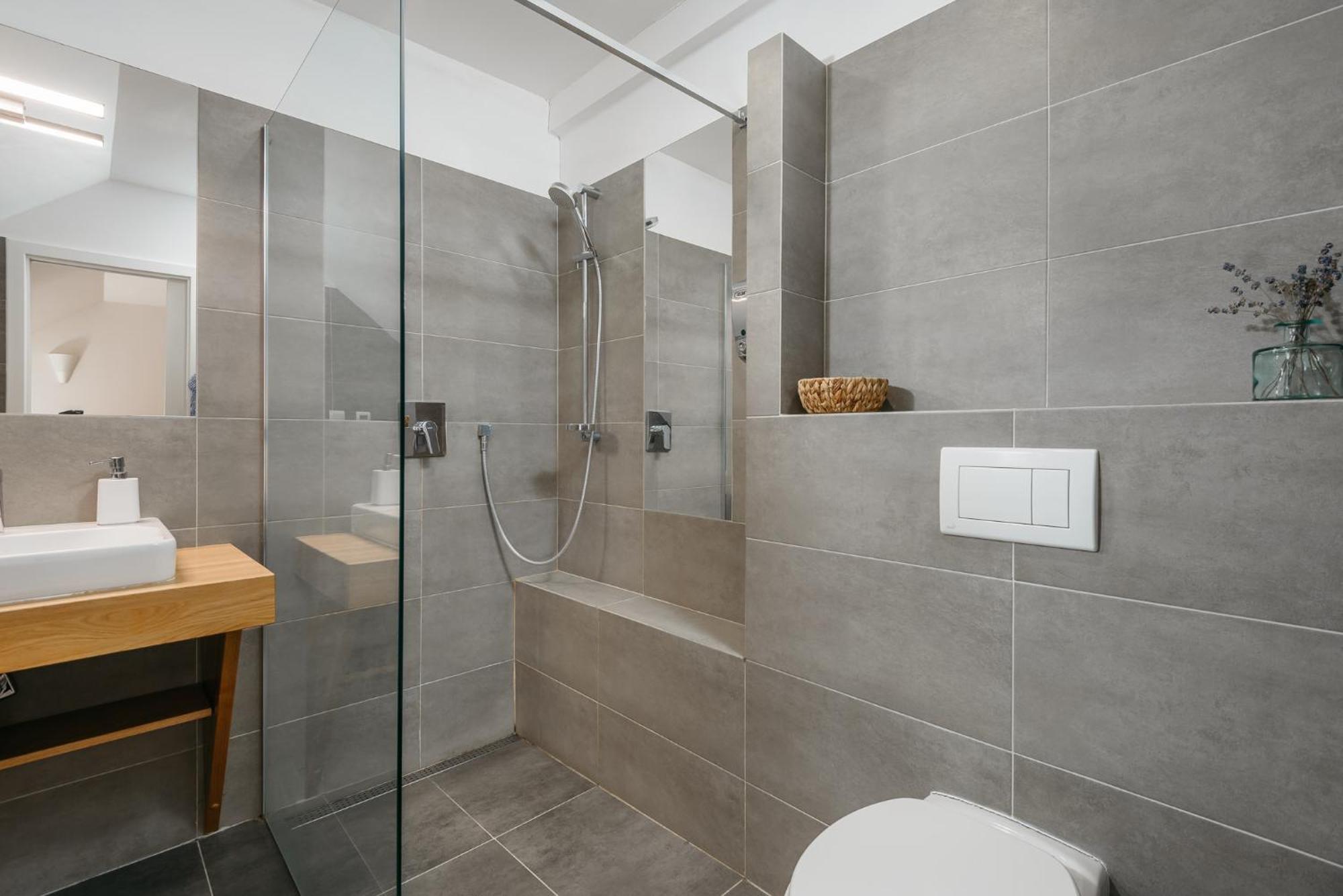 Roy 2 Bdr Apartment With Prague Castle View, Parking & Ac المظهر الخارجي الصورة